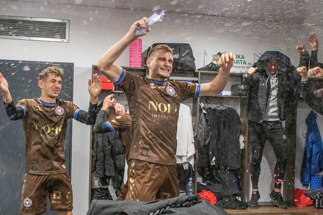 利用两翼的 利用两翼的